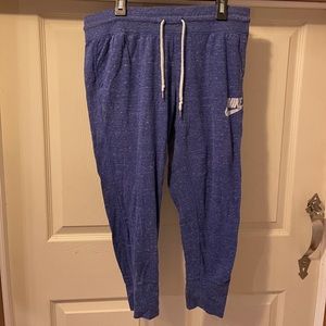 Nike medium cropped sweatpants